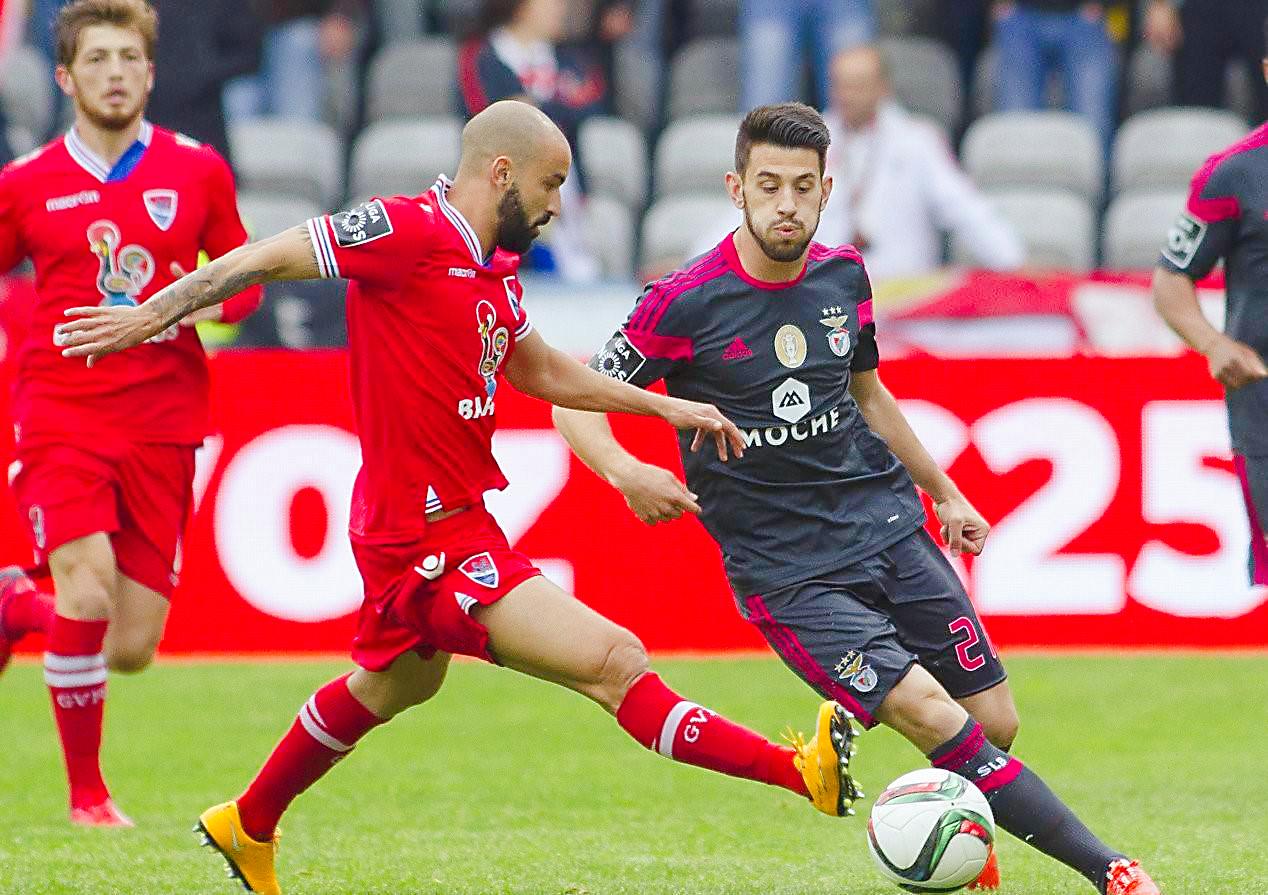 爱游戏- 赛后法兰克福状态回暖——葡超节点到来,更衣室稳定,赛程密集仍需轮换