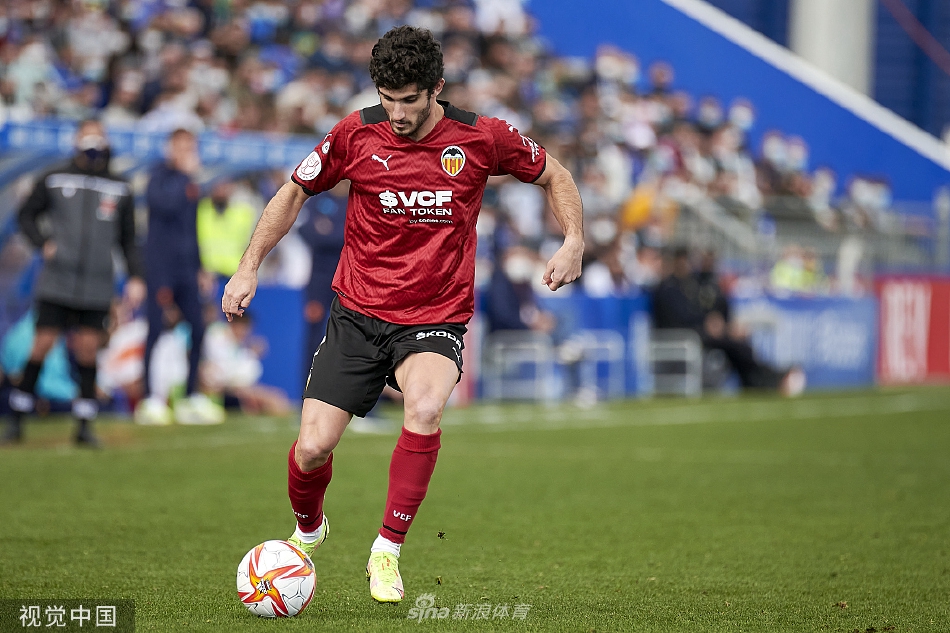 爱游戏体育- 瓦伦西亚训练开放日；加时末段外线爆发引欢呼；国王杯在即；心理建设被强调