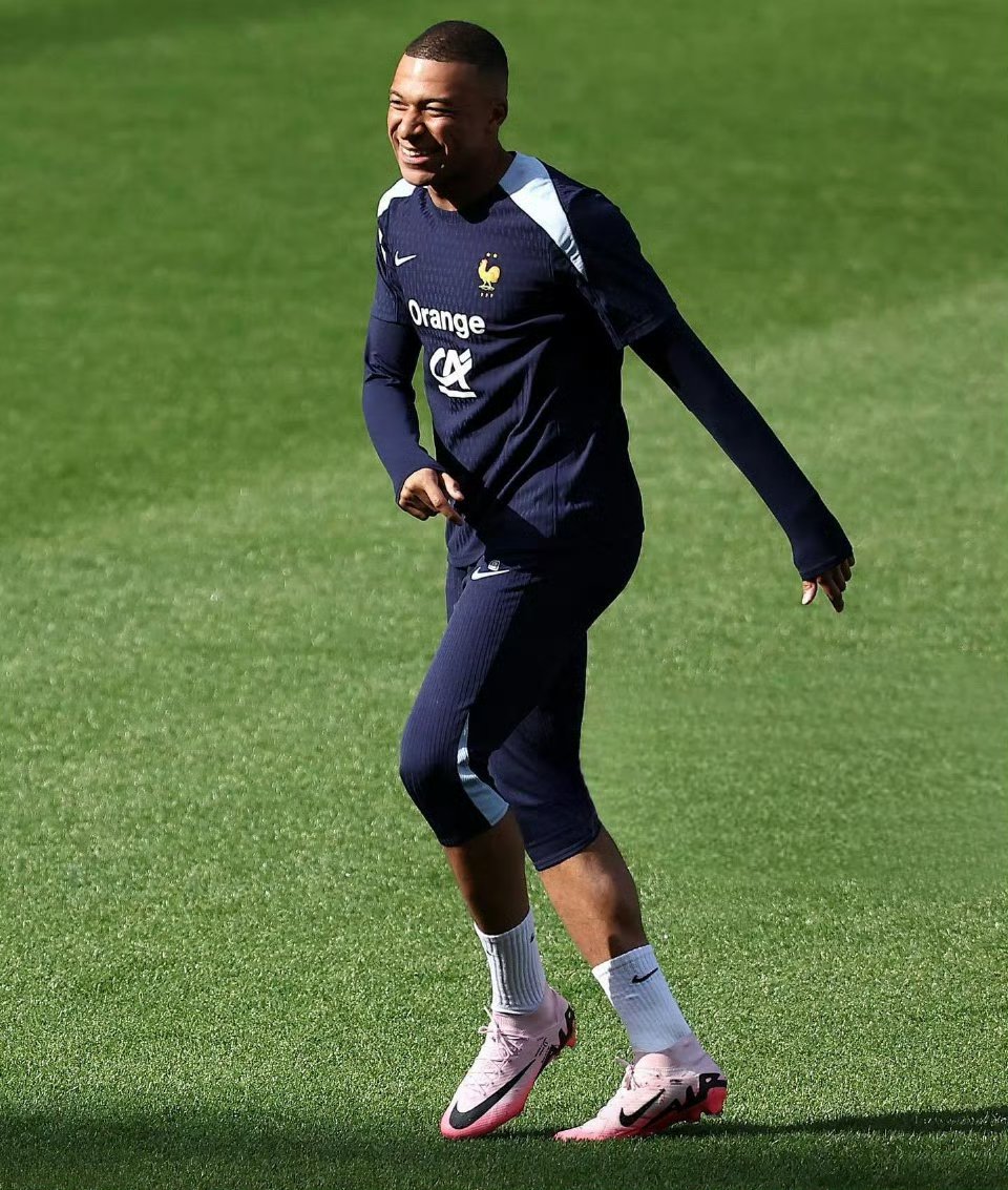 爱游戏体育-姆巴佩新星高光表现表现惊艳,加拿大队未来可期!的简单介绍