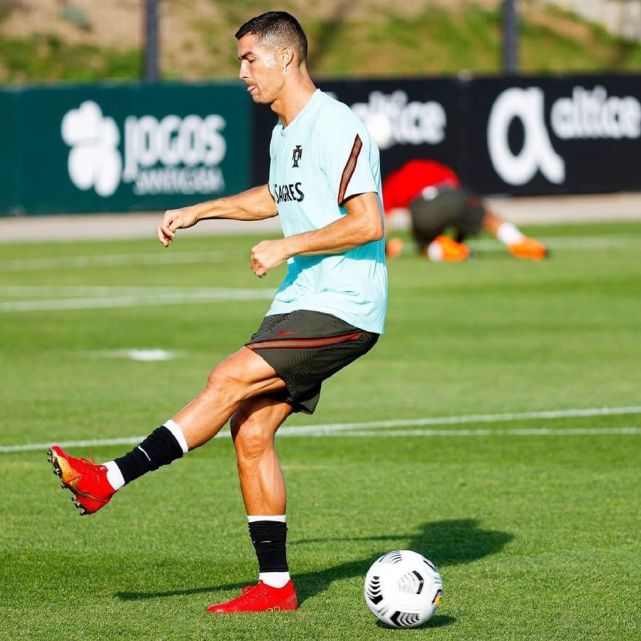 爱游戏体育-包含穆古鲁扎巅峰对决，姆巴佩与70激战澳大利亚队分钟，精彩发挥胜负难料！的词条